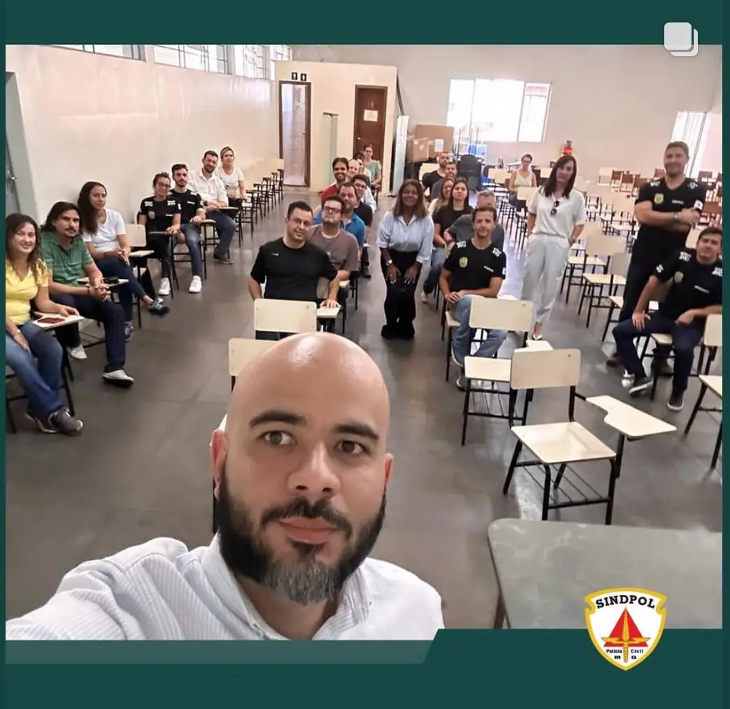Visita à Delegacia Regional de Pará de Minas, com psicanalistas da Sociedade Summus e o delegado Ederson Gonçalves da Silva